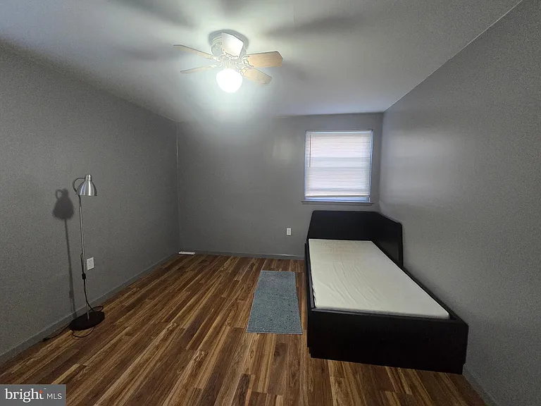 529 Foster St — Photo 11