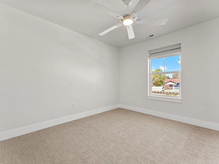 4835 N Mitchell St — Photo 38