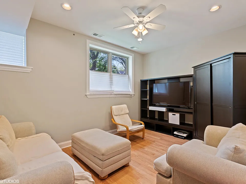 1446 W Pensacola Ave