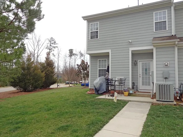 298 Danbury Ct — Photo 21