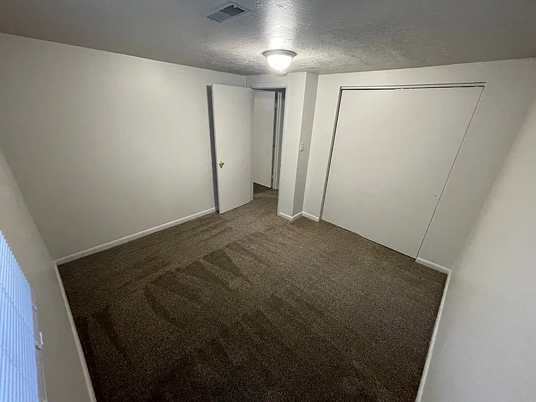 Newly remodeled three-bedroom apartment! — Photo 9