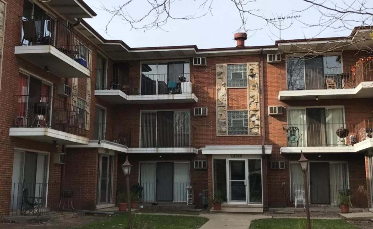 13046 Wood St APT 2B, Blue Island, IL 60406 Zillow