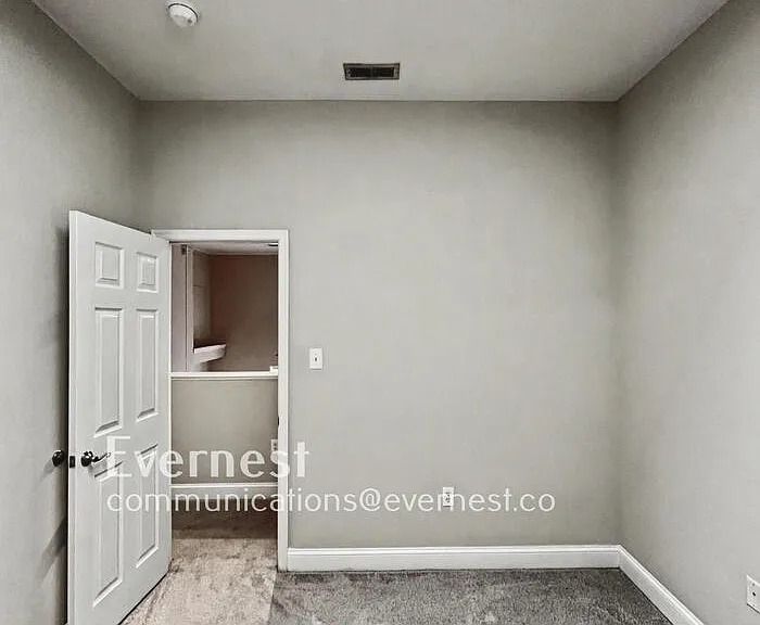2418 E Franklin St #U104 — Photo 11