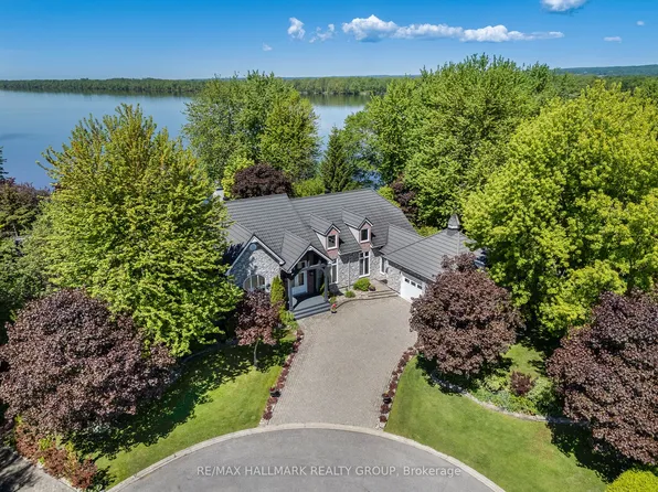 2584 Woods St, Clarence Rockland, ON K4K 1J2