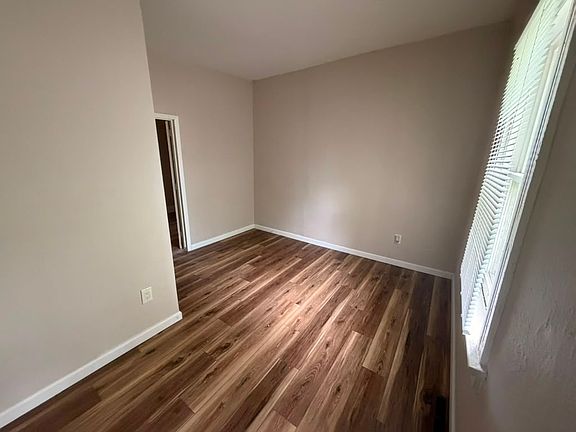 5th image of 2743 Elm St