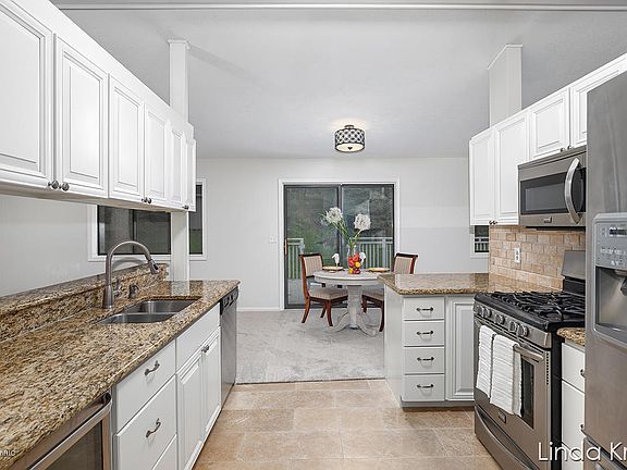 4th image of 1335 Gladstone Dr SE