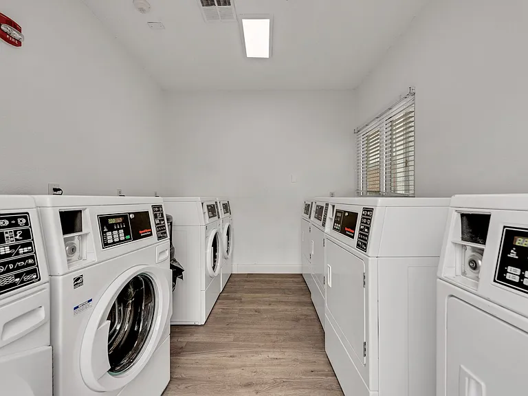Vivo Living Charlotte (Tryon) — Photo 36