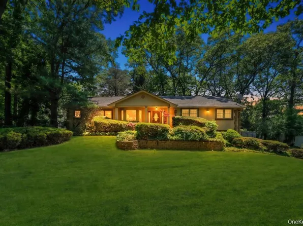28 Penn Drive, Dix Hills, NY 11746