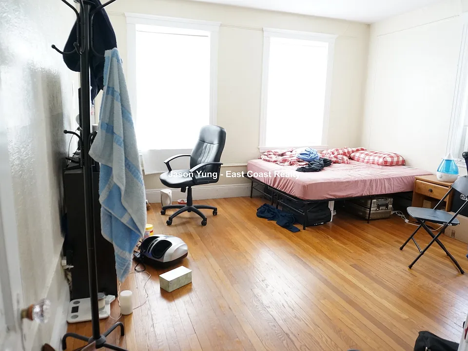 55 Linden St #10