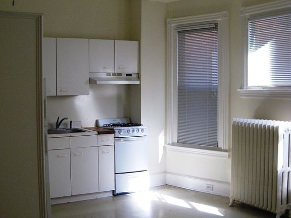Eat-in Kitchen