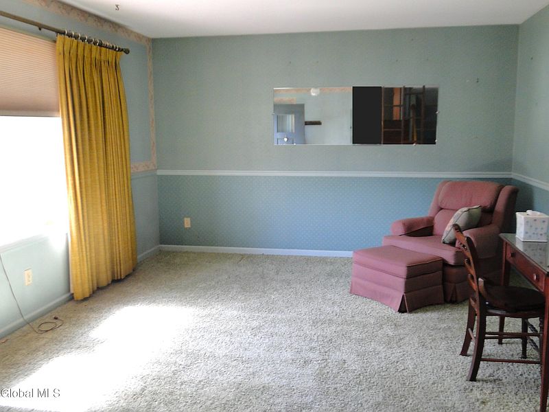 3rd image of 2085 Lancaster Street