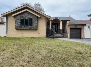 206 Hungry Harbor Rd, Valley Stream, NY 11581