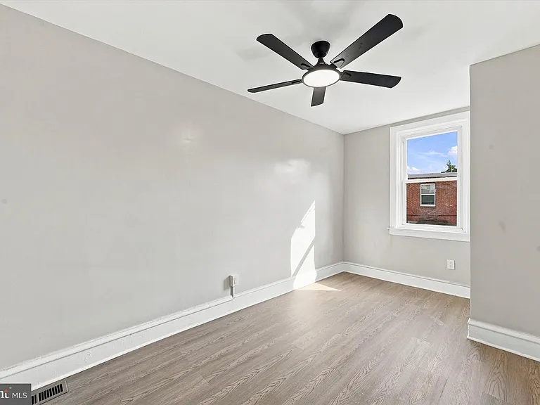 5840 Crittenden St — Photo 16