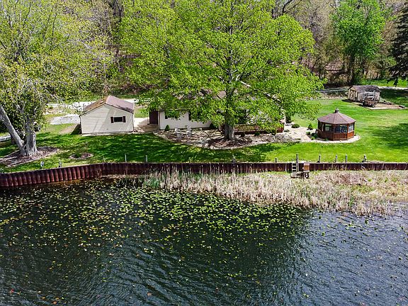 3rd image of 1588 W Severs Rd