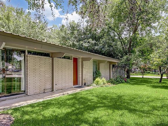 4th image of 1304 Avenue D