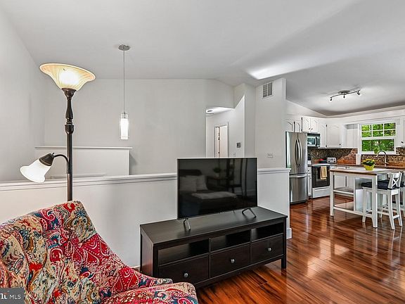 4th image of 456 Poplar Ln