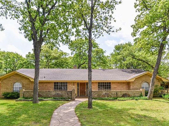 4th image of 2418 Lakeside Dr