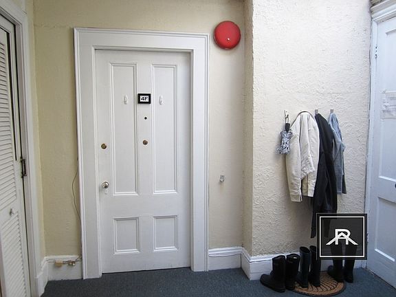 3rd image of 473 Commonwealth Ave #4F