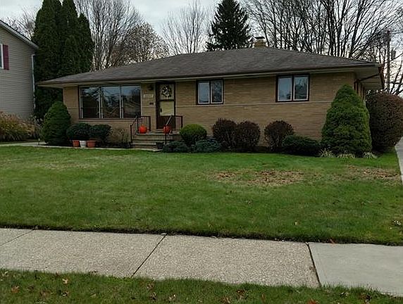 2nd image of 22365 Sandy Ln