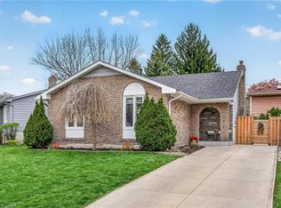 8 Forestgate Dr, Hamilton, ON L9C 6A3