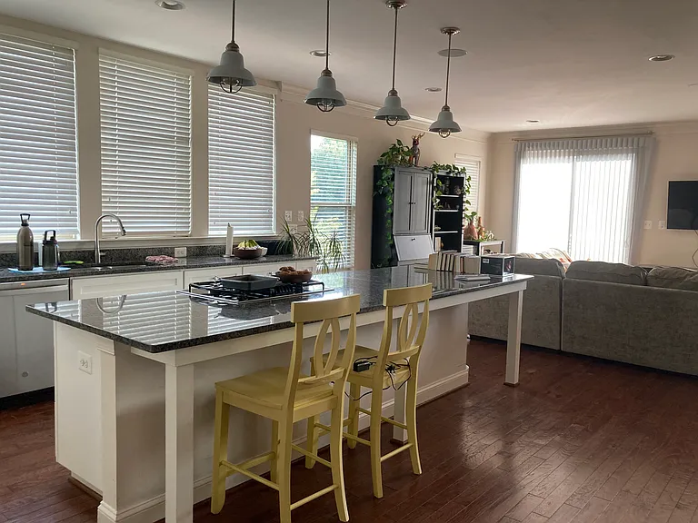22810 Goldsborough Ter — Photo 12