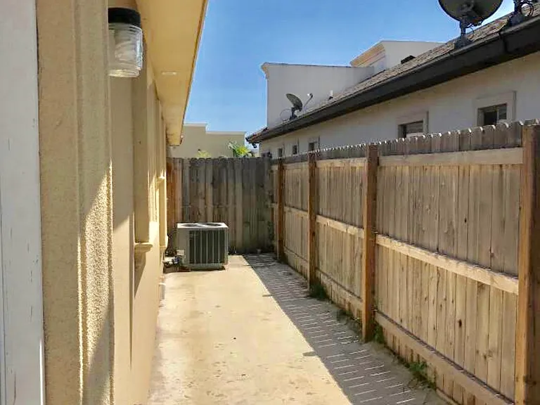 4627 N Dogwood St — Photo 9