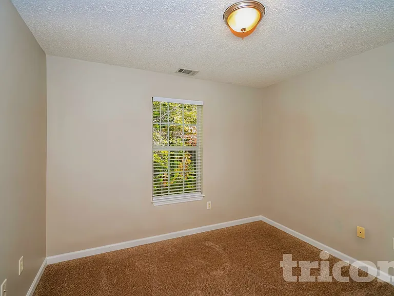 665 Skyline Dr — Photo 11