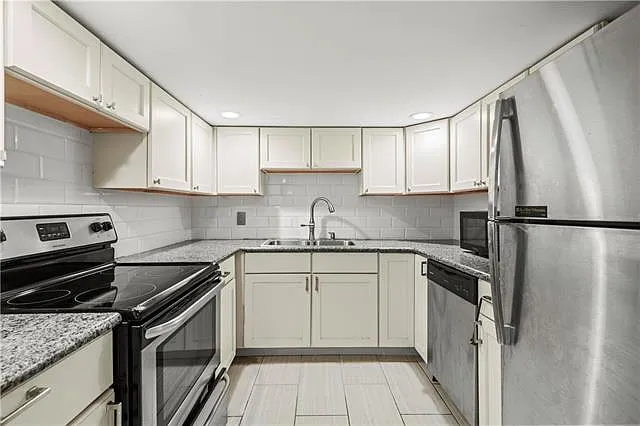 2429 Octavia St — Photo 4