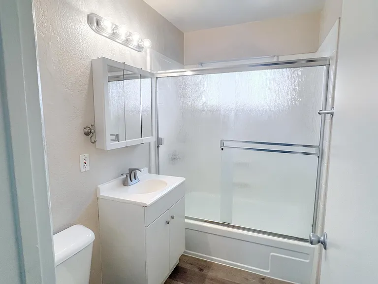 Monterey Manor Apartments — Photo 31