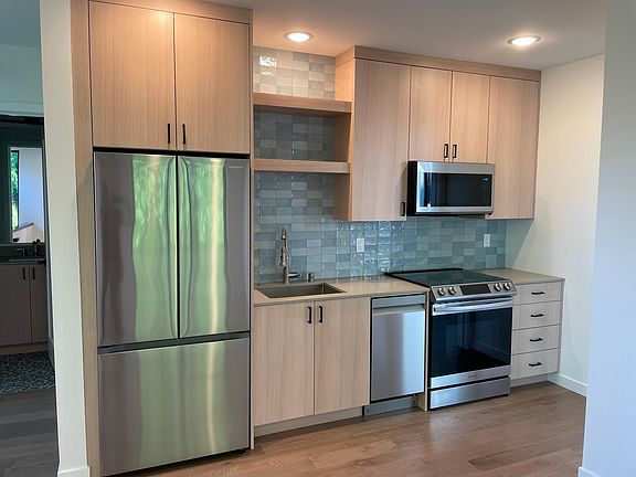 3rd image of 2205 E Blaine St #1