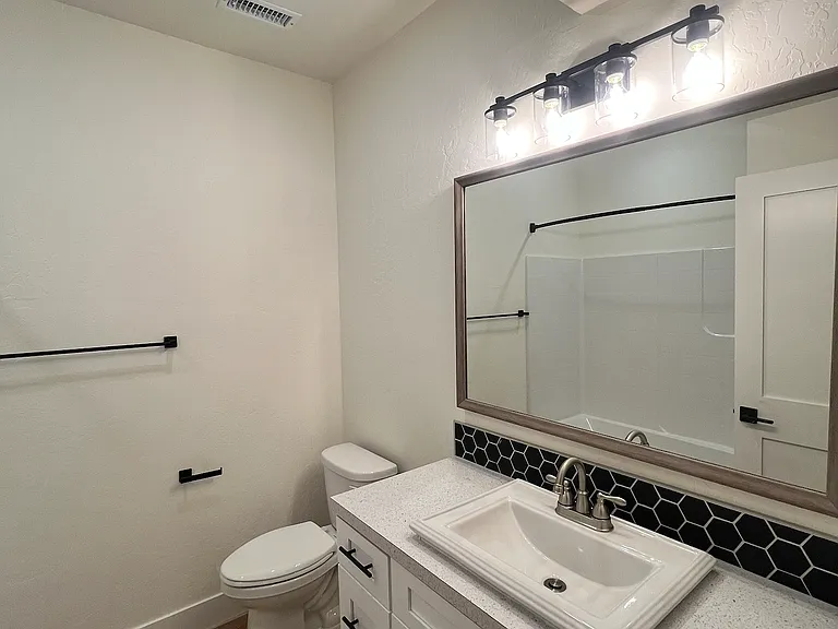 1702 E Metler Ln — Photo 37
