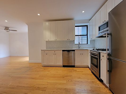 3rd image of 500 Cathedral Pkwy APT 1E