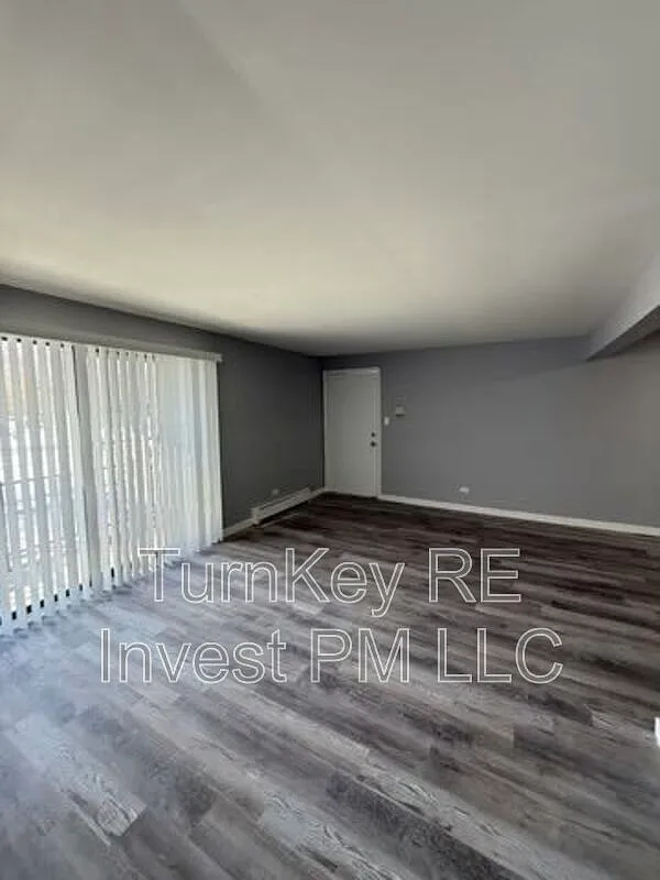 2 bed, 1.0 bath, $1,500 — Photo 2
