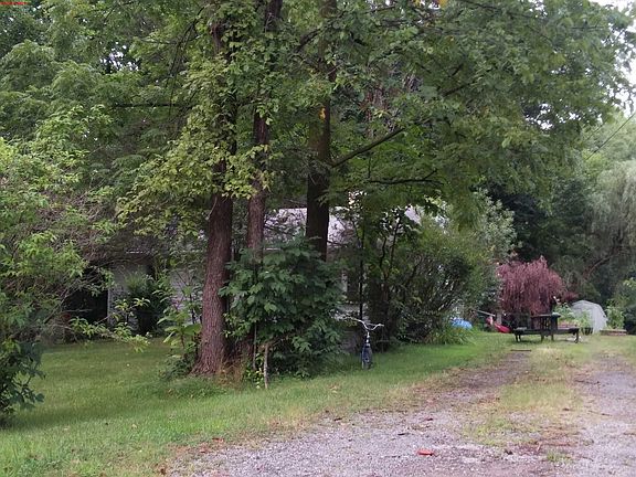 4th image of 682 Barber Ave