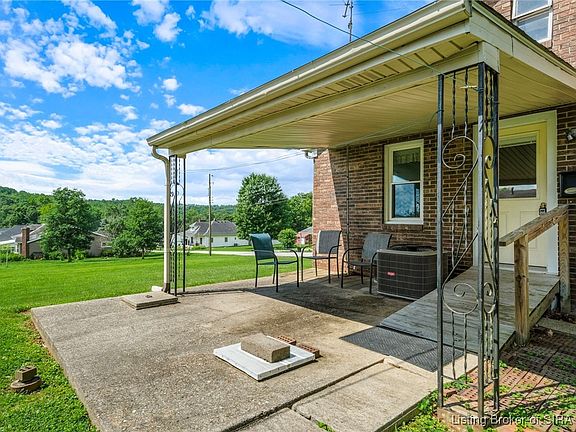 3rd image of 3335 Hill Street NE