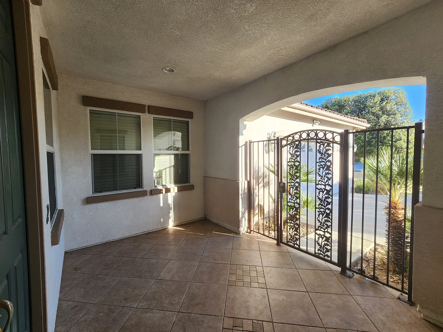 4 bed, 3.5 bath, 3200 sqft, $3,800 — Photo 2