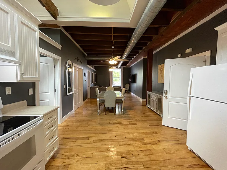 103 Court Sq #4 — Photo 1