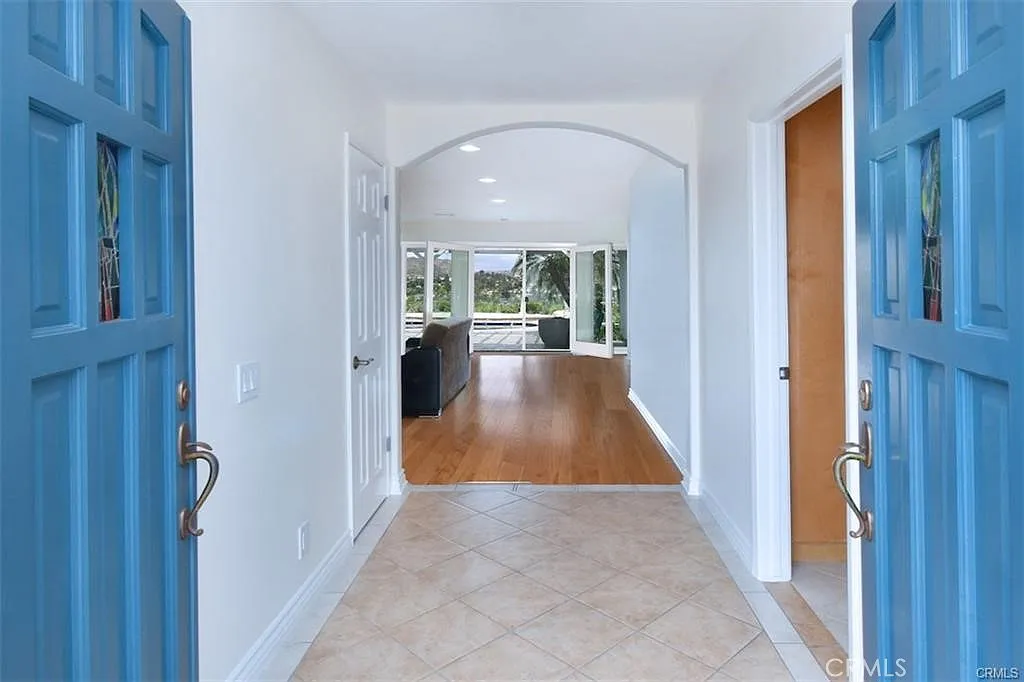 4 bed, 2280 sqft, $6,500 — Photo 2