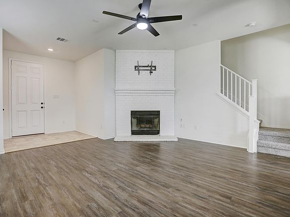 3rd image of 352 Los Cobos Ln