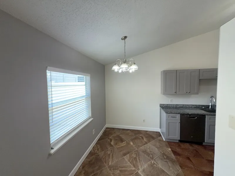 3 bed, 2.0 bath, 1187 sqft, $2,050 — Photo 3