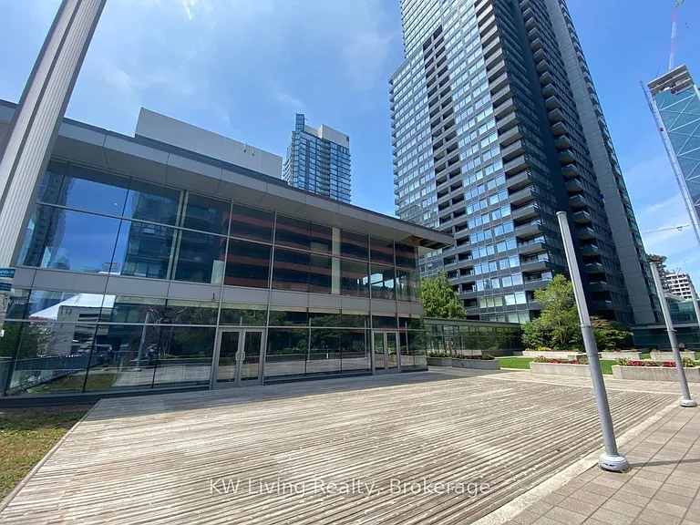 4K Spadina Ave #702 — Photo 26