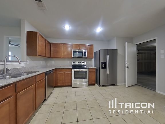4th image of 717 Lark Dr
