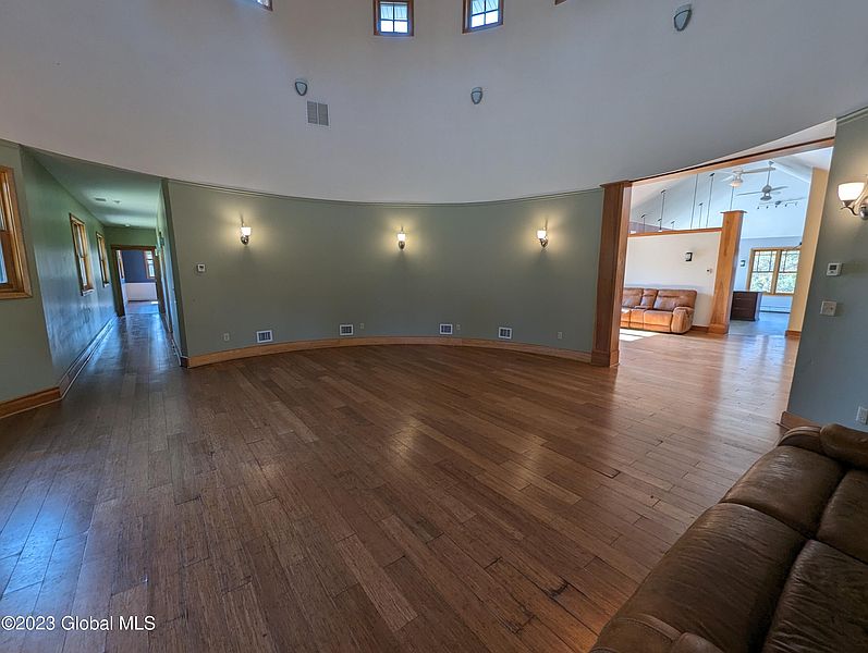 4th image of 896 Ridge Road