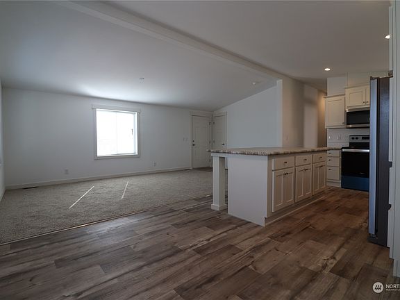 4th image of 18136 31st Avenue S #310