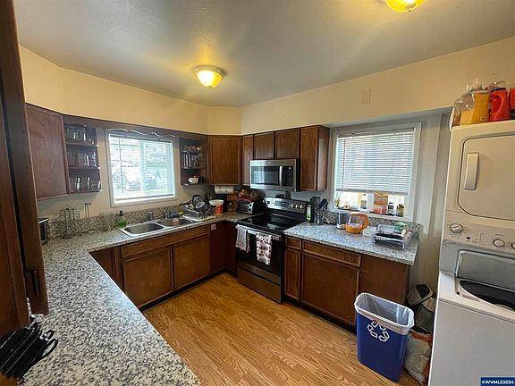 3rd image of 320 NW 23rd St