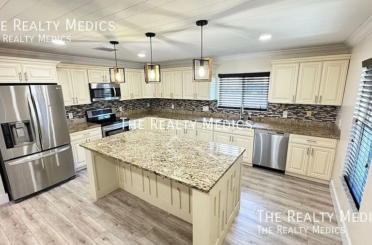 1040 Elderberry Dr — Photo 16