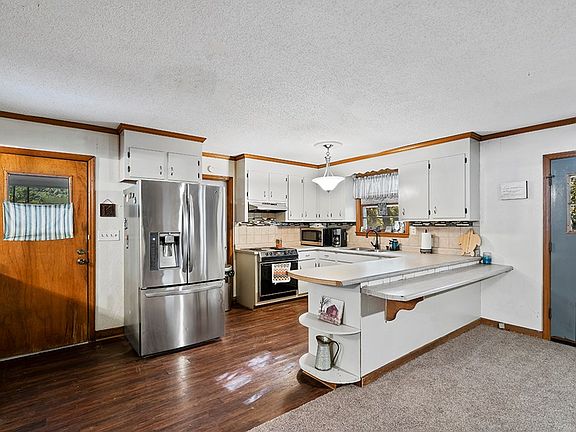 4th image of 125 Lawton St