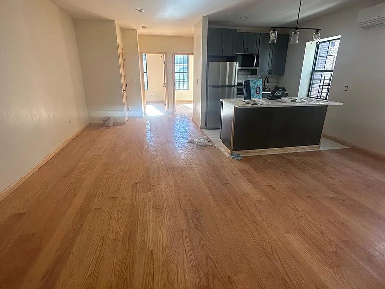 850 E 222nd St #1 — Photo 6