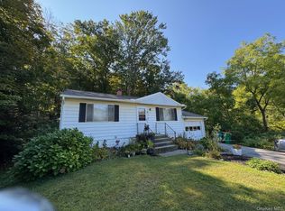 3 River Rd, Hyde Park, NY 12538