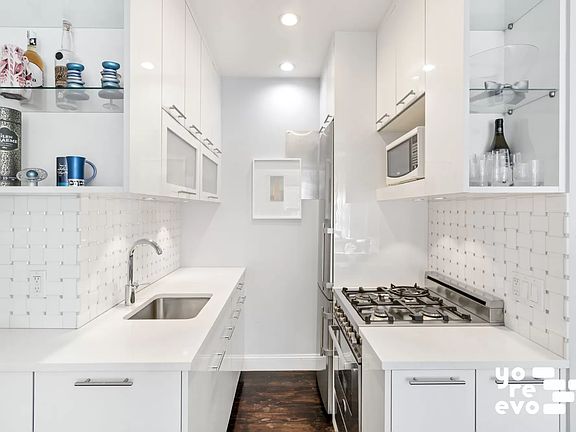 5th image of 12 W 72nd St APT 6-J